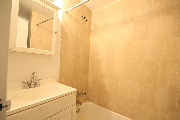 Rented by Dynamik Realty | media 8