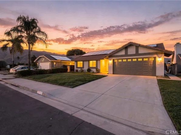 233 Castle Ct, San Jacinto, CA 92583