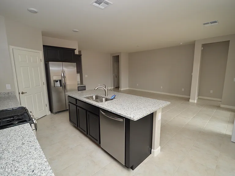 12175 E Metz Dr — Photo 4