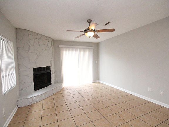 3rd image of 3232 Maplewood Dr