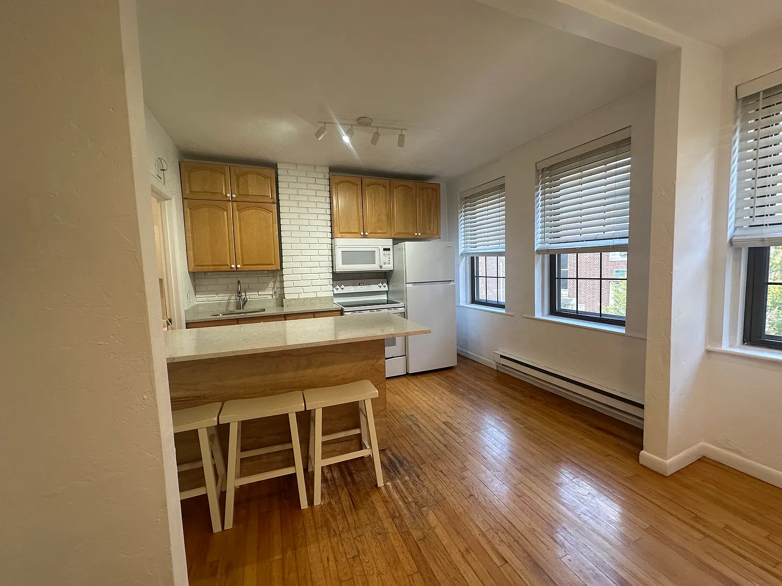 2 bed, $3,100 — Photo 1