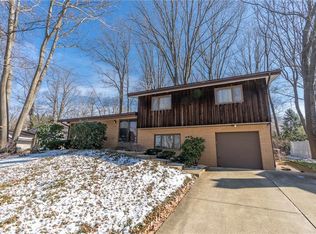 438 Spring Grove Dr, Tallmadge, OH 44278