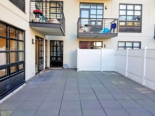 Rented by MNS | media 18