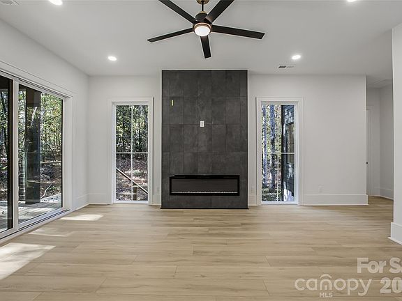 3rd image of 4221 Spring St
