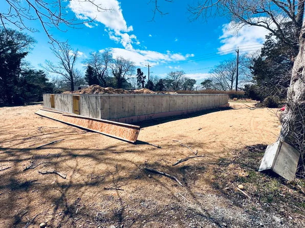 31 Temahigan Ave, Vineyard Haven, MA 02568