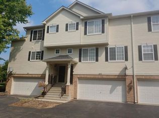 253 Evergreen Cir, Gilberts, IL 60136