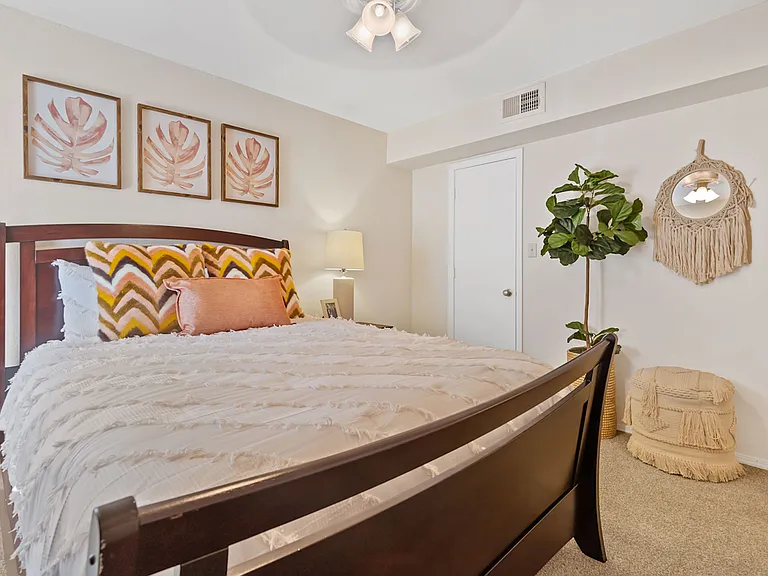 Barrington Apartments — Photo 12