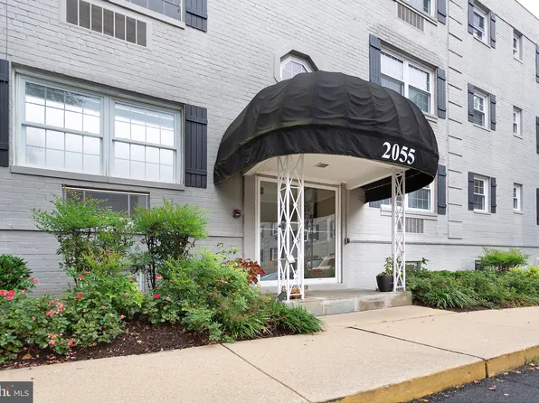 2055 N Woodstock St APT 101, Arlington, VA 22207