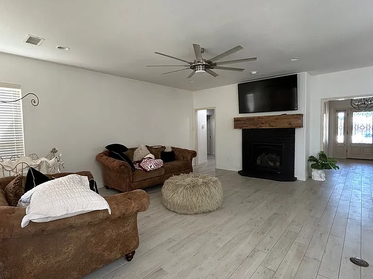 5900 Oak Creek Dr — Photo 9