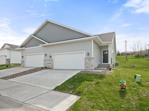 25 Keeneland Ct, Pleasant Hill, IA 50327