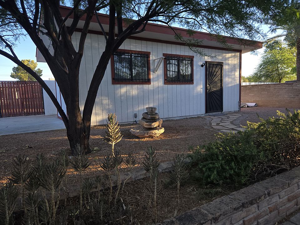 Beautiful secluded guest house. Central location is near everything Tucson has to offer!
