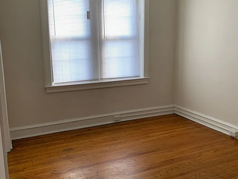 1333 Darby Rd — Photo 2