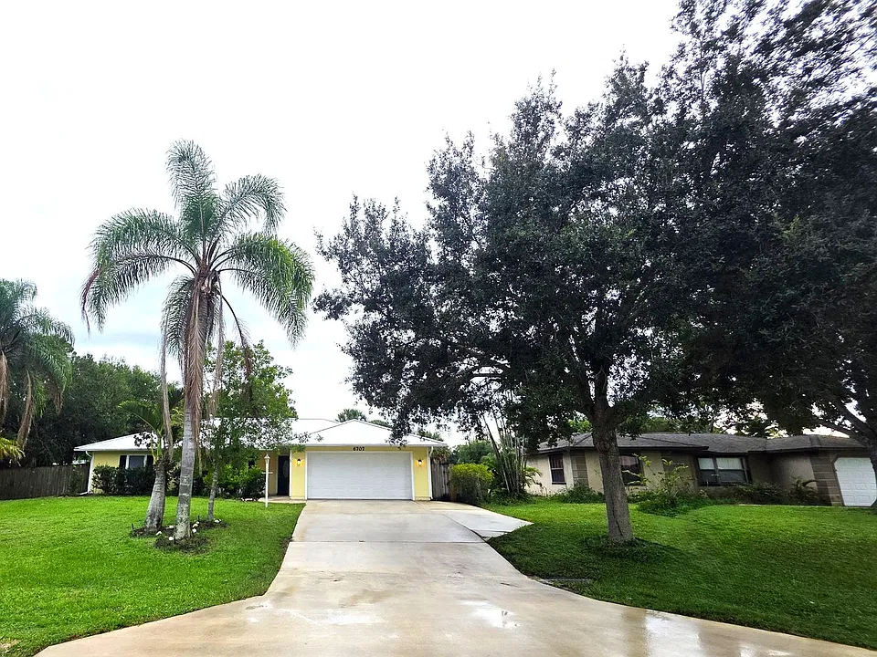 6707 Coquina Ave