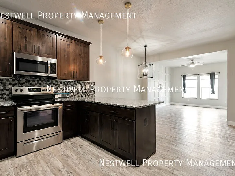323 N 725 E — Photo 6