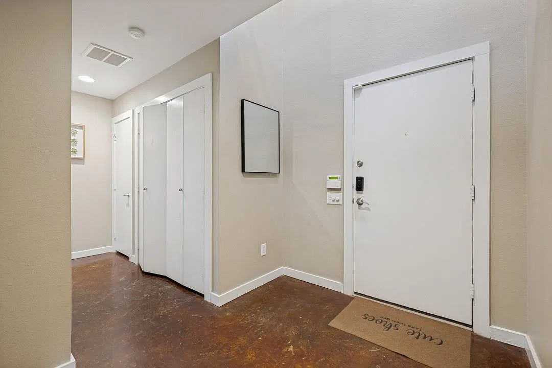 2 bed, 1800 sqft, $3,200 — Photo 2