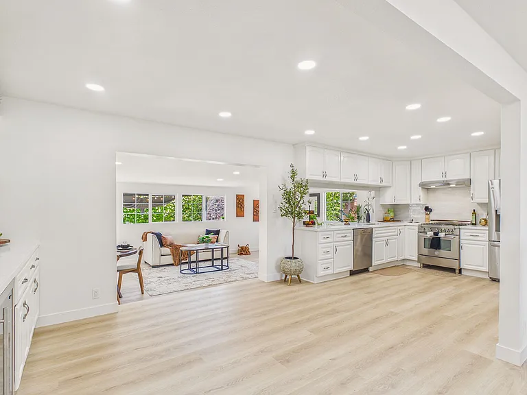 7425 Brighton Dr — Photo 12