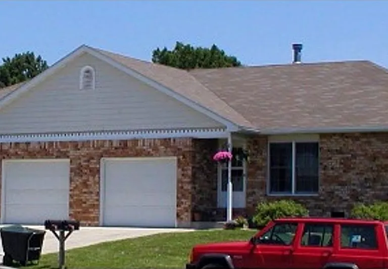 104 Oaktree Ln — Photo 2