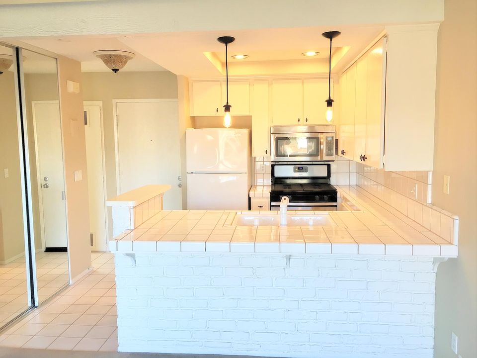 Light and Bright Kitchen