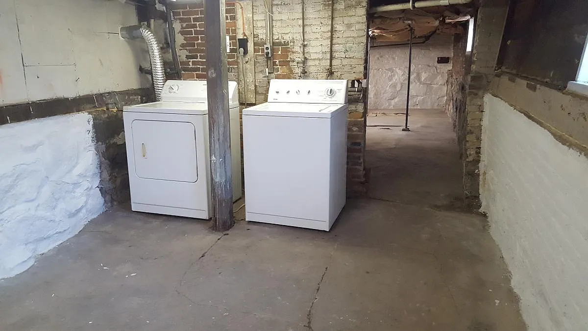 2 bed, 1.5 bath, 1500 sqft, $2,200 — Photo 3
