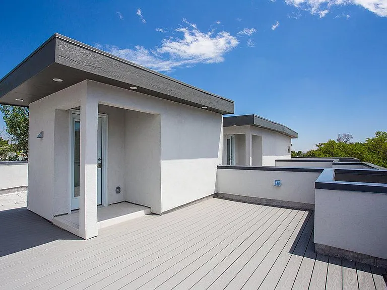 Huge Rooftop Deck