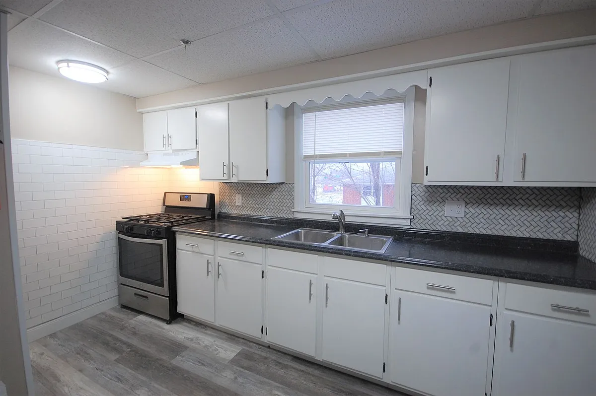 Building Photo - 716 Benton St #1-4