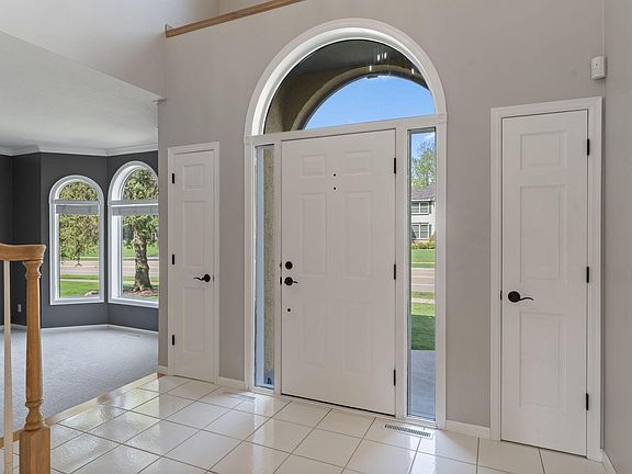 4th image of 17718 Kingsway Path