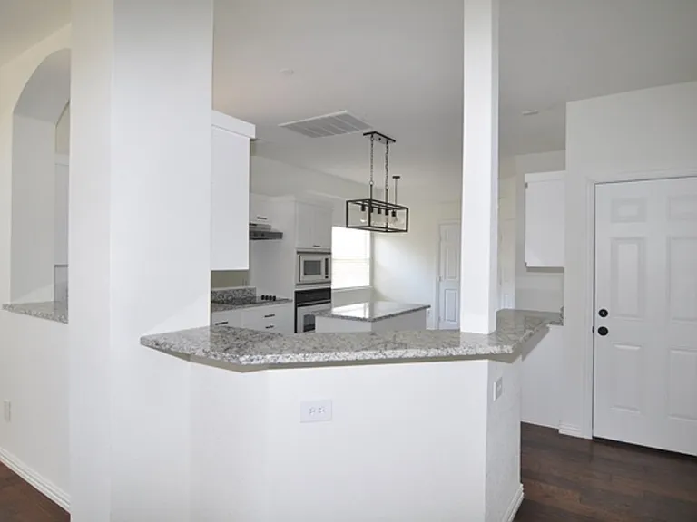 3724 Woodshadow Ln — Photo 9