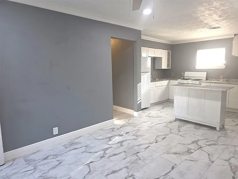 9330 Chesterfield Dr — Photo 12