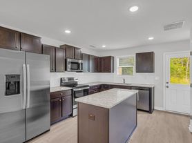 VILLAGES AT STATHAM NOW LEASING!