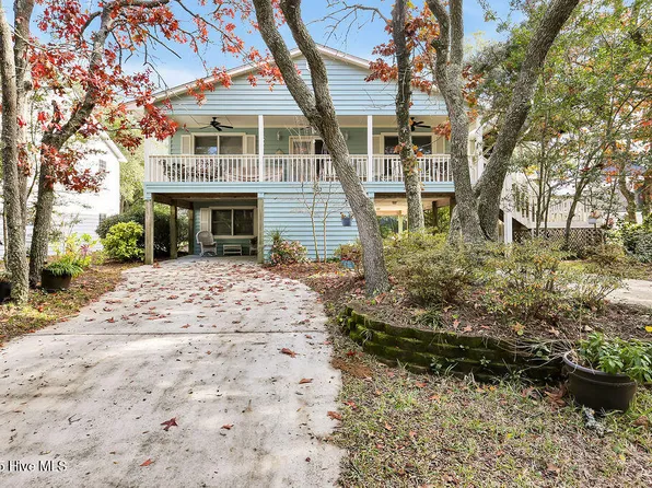 302 SE 79th Street, Oak Island, NC 28465