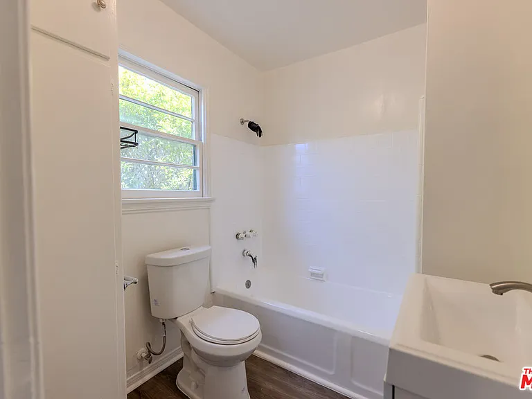 1940 S Robertson Blvd #10 — Photo 9