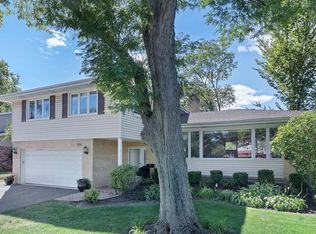 544 Castlewood Ln, Deerfield, IL