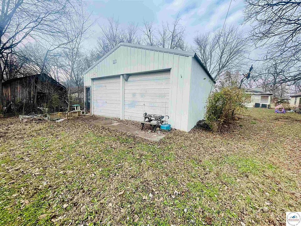 1st image of 275 W 1st St