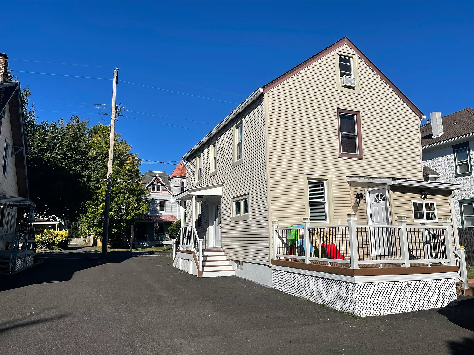 3 bed, 1.5 bath, 1428 sqft, $3,200 — Photo 2