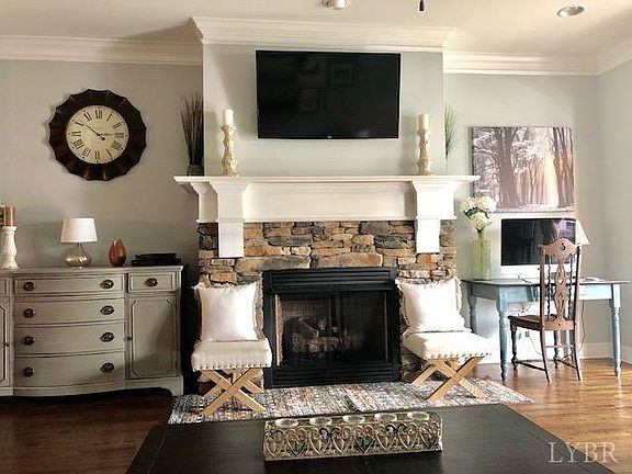3rd image of 1437 Helmsdale Dr