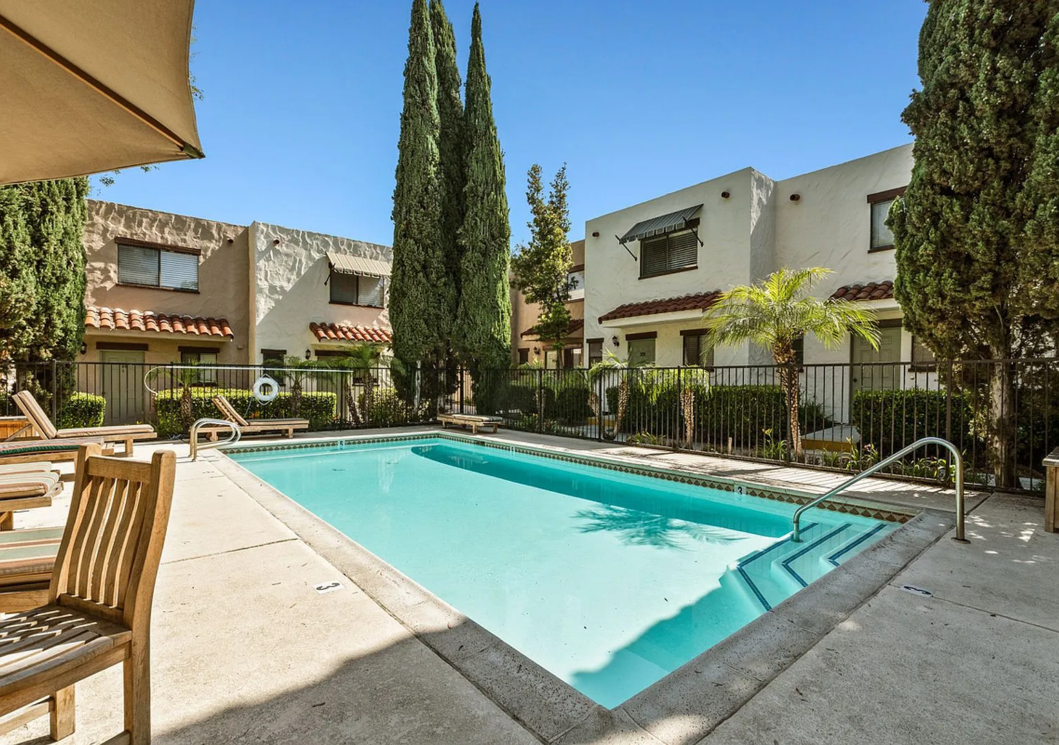 Casa Lane Townhomes — Photo 1