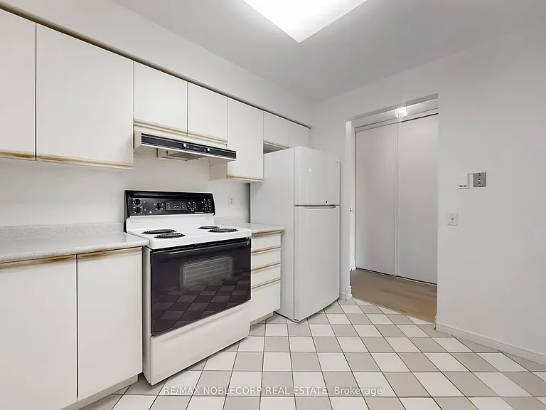 91 Townsgate Dr #312 — Photo 15