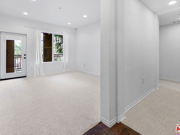 2nd image of 6020 Seabluff Dr Unit 301