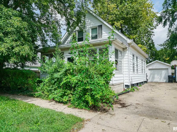 609 Walnut St, Washington, IL 61571