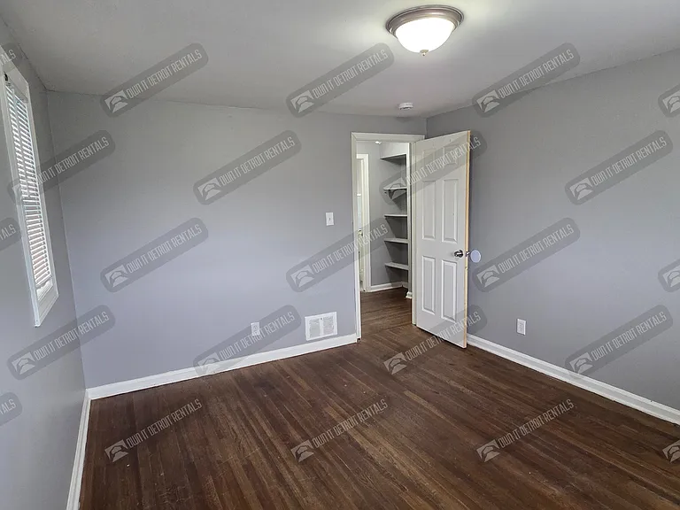 2746 Ewald Cir — Photo 8
