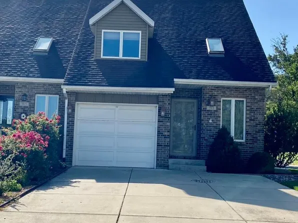 913 High Meadow Dr, Crown Point, IN 46307