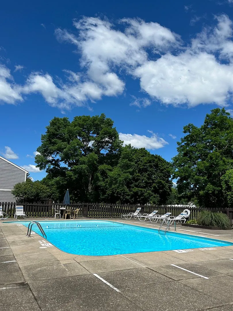 Newly Renovated Two Bedroom Townhouse, Honeoye Falls With Pool — Photo 3