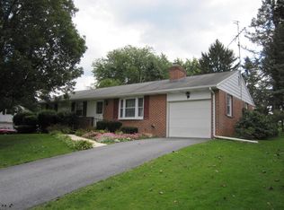 300 Highview Dr, Leola, PA 17540