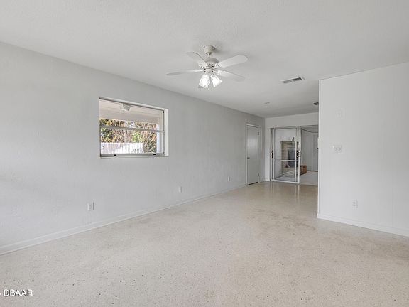 5th image of 546 Cambridge Cir