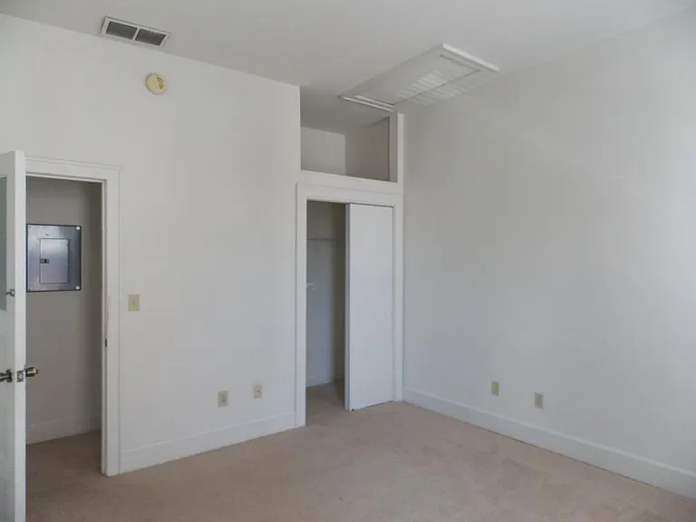 129 N College Ave — Photo 18