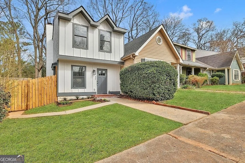 717 Oak Dr photo 1