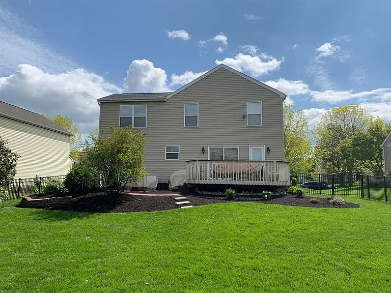 7713 Alexandra Dr — Photo 24