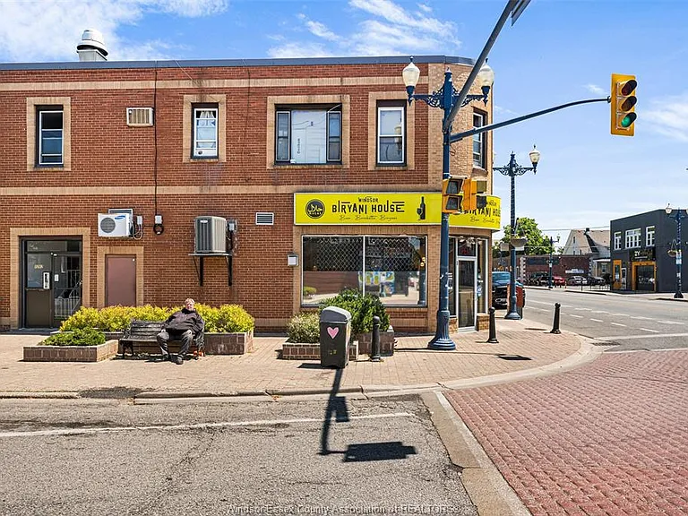 900 Ottawa St — Photo 3