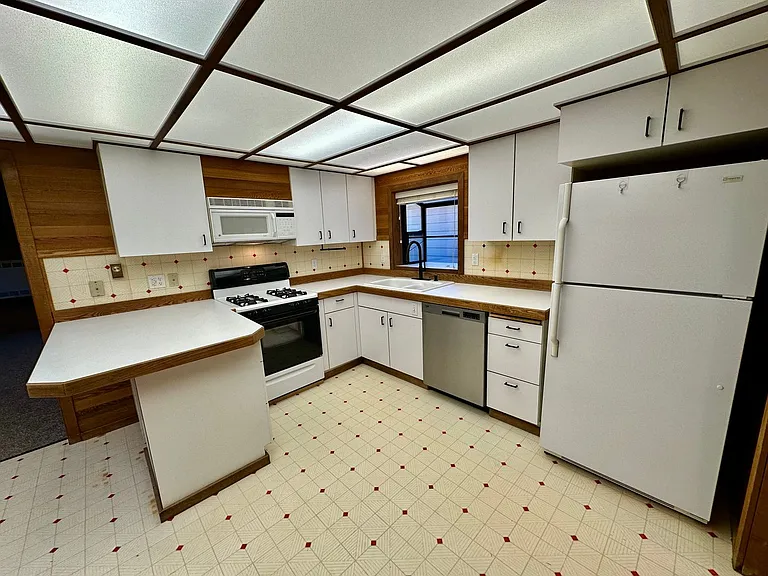 1204 N Brooklane St — Photo 10
