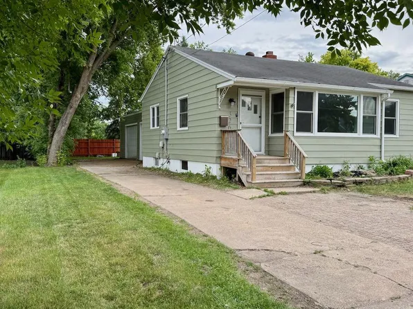 326 Elmwood Ave S, Fargo, ND 58103